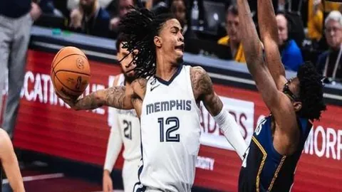 库里独揽52分击败灰熊，勇士告捷；约基奇61分难阻败局，金块负于灰狼